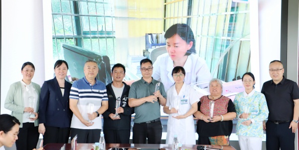 ʮͬУж|ԺɹٰʮԱ̸ᣬδ